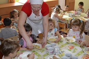 В Управлении по образованию опровергли информацию об отмене ужина в детских садах Астрахани