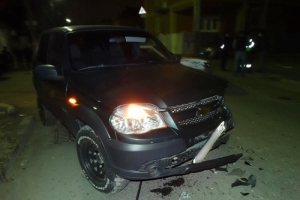 В Астрахани в результате столкновения двух автомобилей пострадал водитель внедорожника