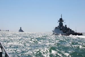 Отряд кораблей Каспийской флотилии вышел в море для проведения тактических учений