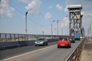 В Астрахани обнаружили причину разрушения асфальта на Старом мосту