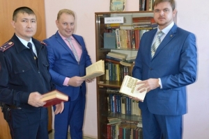 Общественный совет при УМВД России по Астраханской области открыл в районном изоляторе временного содержания библиотеку