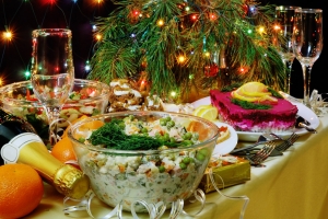 Новогодний стол в этом году обойдется россиянам в 6 тысяч рублей