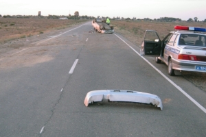 В Астраханской области полиция выясняет обстоятельства опрокидывания автомобиля