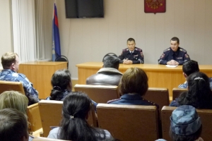В Астраханской области полицейские провели занятие по безопасности дорожного движения с сотрудниками учреждения ФСИН