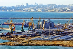Водители-дальнобойщики жалуются на отсутствие инфраструктуры в морском порту Актау