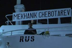Семеро членов экипажа "Механик Чеботарев" накануне вечером вернулись в Астрахань