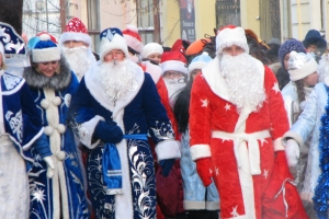 Пассажиров астраханских троллейбусов поздравят Дед Мороз и Снегурочка