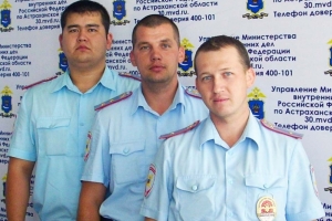 Астраханские полицейские прибыли к потерпевшей уже с задержанным подозреваемым