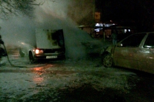 В Астрахани очевидцы сообщают о взрывах автомобилей (ФОТО)