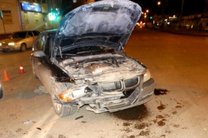 В Астрахани в результате столкновения двух автомобилей пострадала женщина