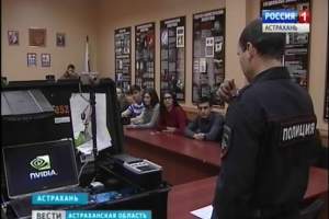 Астраханские студенты на практике изучили профессию полицейского