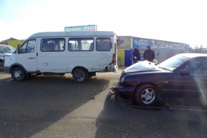 В Астрахани в результате ДТП с участием маршрутного такси пострадали 3 человека