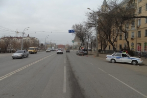 В Астрахани в результате наезда легкового автомобиля пострадала девушка