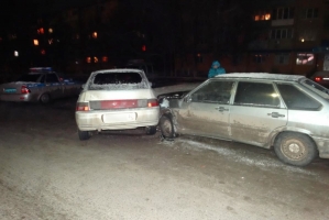 В Астрахани в результате ДТП с участием 3 автомобилей пострадали 2 пешехода
