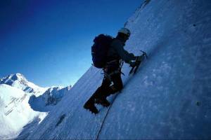 Двух астраханских альпинистов спасли с высоты 5100 метров