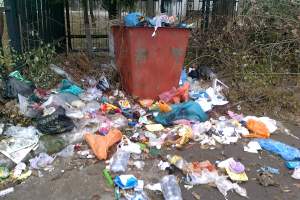 В Астрахани массово подделывают заявления горожан по отказу от услуг на вывоз мусора