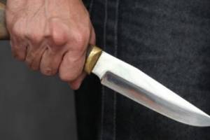 Астраханца, угрожавшего жене ножом, могут посадить на 2 года