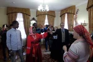 В Астрахани африканские студенты попали в русский хоровод