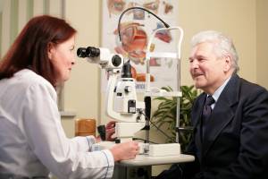 В День борьбы с глаукомой астраханские офтальмологи дадут консультации и бесплатно проверят зрение