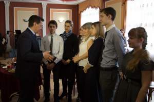 Губернатор Астраханской области встретился с одарёнными детьми и их мамами