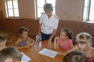 В Астрахани дорожные полицейские провели для детей викторину «Безопасная дорога»