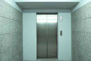 В Астрахани каждый третий лифт превысил свой срок эксплуатации