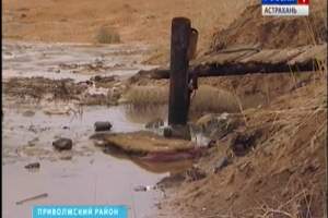 Нефтяные ямы в Астраханской области могут стать причиной катастрофы