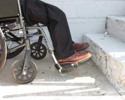 С какими трудностями сталкиваются в Астрахани инвалиды при походе в аптеку?