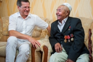 Александр Жилкин поздравил с 80-летием Героя Социалистического Труда Наби Бабаева
