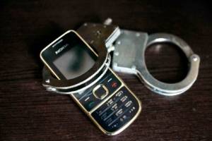 В Астрахани женщина похитила телефон из салона сотовой связи