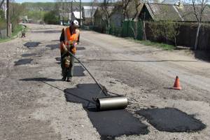 В Астрахани продолжают поддерживать рабочее состояние дорог
