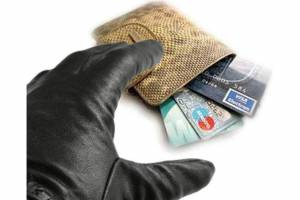 В Астрахани ищут мужчину, укравшего деньги с банковской карты
