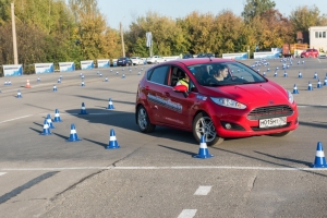 «Академия безопасного вождения Ford» бесплатно обучит молодых водителей в Астрахани