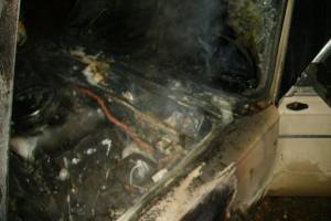 Недалеко от астраханского аэропорта горел автомобиль