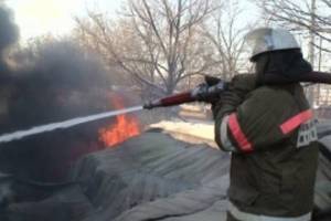 В Астрахани на одной улице сгорели две дачи