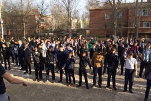 Школьники Приволжского района начинают утро с зарядки