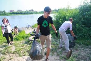 В Астраханской области участники экологической акции высадят белую иву
