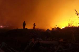 Под Астраханью горит несанкционированная свалка (фото)
