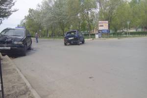 В Астрахани из-за водителя внедорожника пострадал водитель легковушки