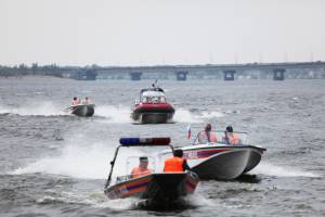 МЧС: спасательные жилеты обязательны при движении в лодках
