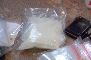 Наркотики в Астрахань везли в коробке от бисквита