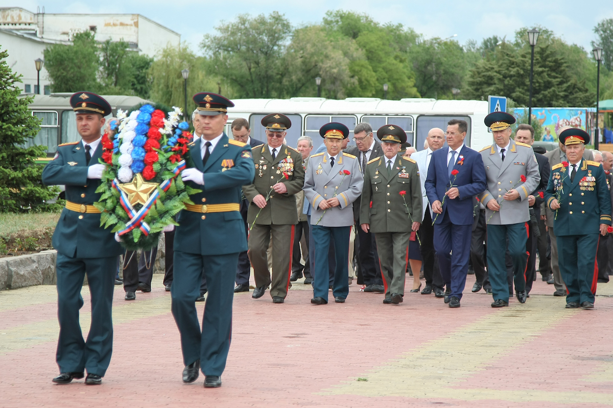 Погода в знаменске астраханской. Капустин Яр 29139. Аллея героев Знаменск КАПЯР. Полигон в Знаменске Астраханской области. Аллея героев Астрахань.