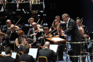 Знаменитый оркестр Мариинского театра под управлением Валерия Гергиева дал концерт в Астрахани