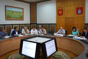 В Астраханской области региональные депутаты обсудили план борьбы с нелегальной торговлей алкоголем