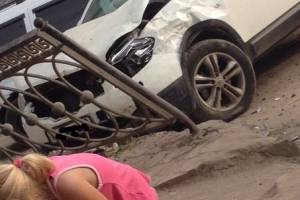 Серьезная авария в Астрахани: &#171;Газель&#187; и иномарка