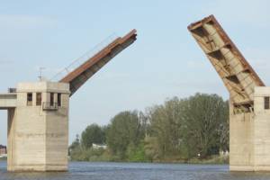 В Астрахани Кирикилинский мост планируют открыть летом будущего года