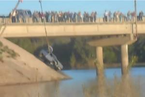 Видео с места смертельного падения авто с моста