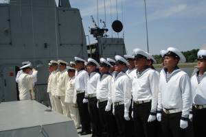 За успешный поход командиру корабля Каспийской флотилии вручили поросенка