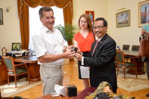 Губернатор Астраханской области предложил наладить поставки соли и серы в Индонезию