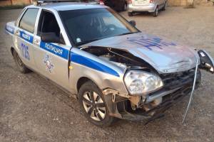 В Астраханской области КАМАЗ протаранил автомобиль полиции